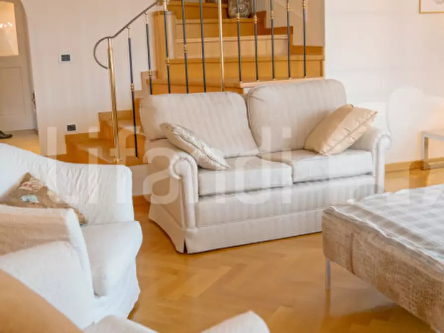 Immagine 3 di Villa in vendita  in Via Cesare Battisti a Borgo D'anaunia