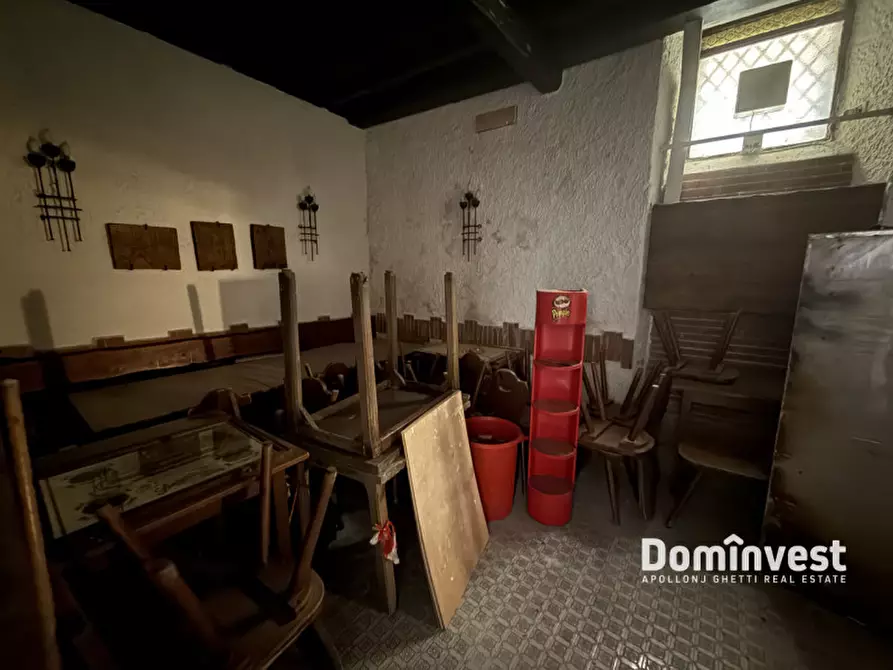 Immagine 4 di Negozio in vendita  in Via degli Artisti a Roma