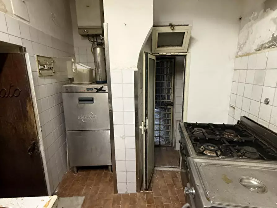 Immagine 7 di Negozio in vendita  in Via degli Artisti a Roma