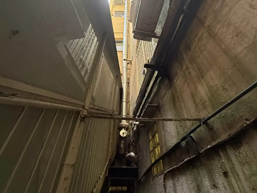 Immagine 9 di Negozio in vendita  in Via degli Artisti a Roma