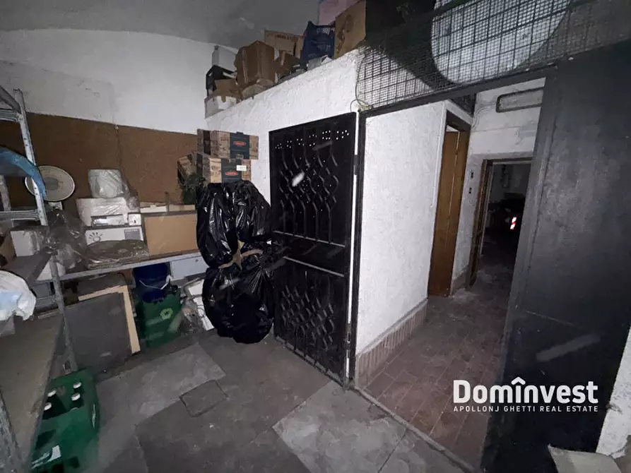 Immagine 15 di Negozio in vendita  in Via degli Artisti a Roma