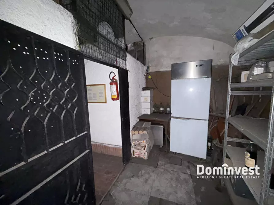 Immagine 16 di Negozio in vendita  in Via degli Artisti a Roma