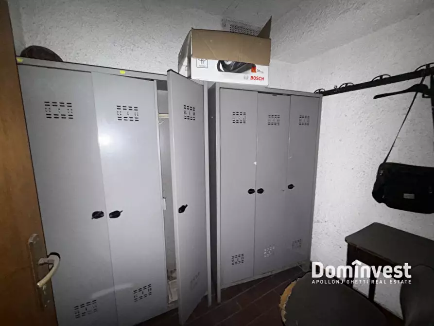 Immagine 19 di Negozio in vendita  in Via degli Artisti a Roma