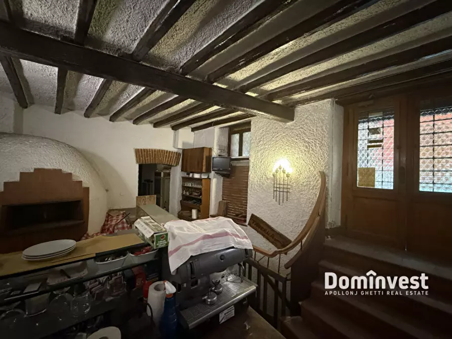 Immagine 22 di Negozio in vendita  in Via degli Artisti a Roma