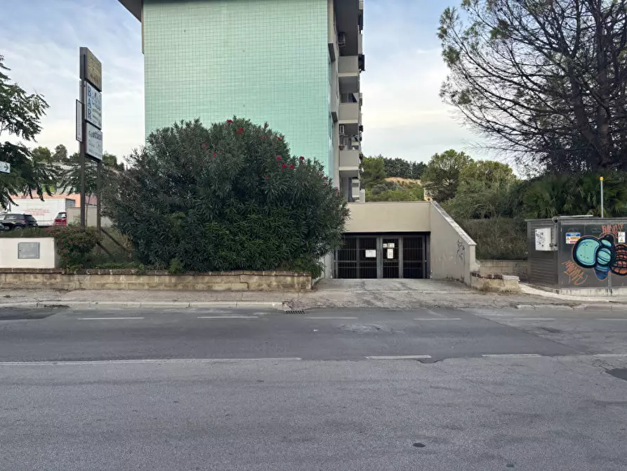 Immagine 5 di Garage in vendita  in via di sotto 6 a Pescara