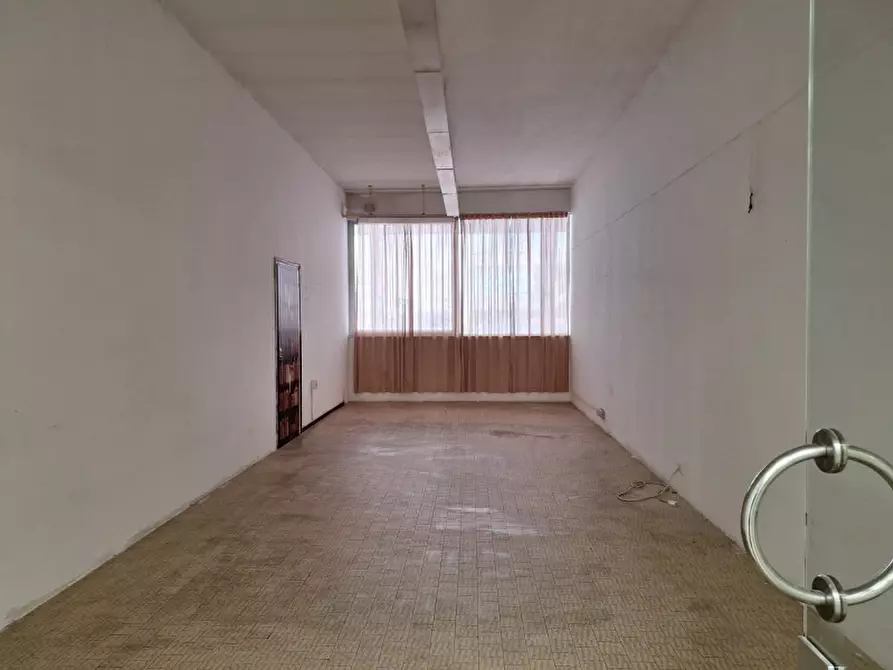 Immagine 2 di Negozio in affitto  a Bologna