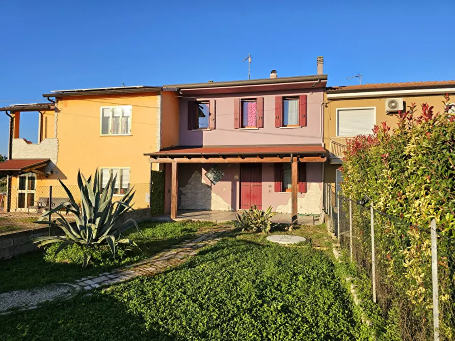 Immagine 2 di Villetta a schiera in vendita  in VIA ANTONIO VIVALDI a Sant'urbano
