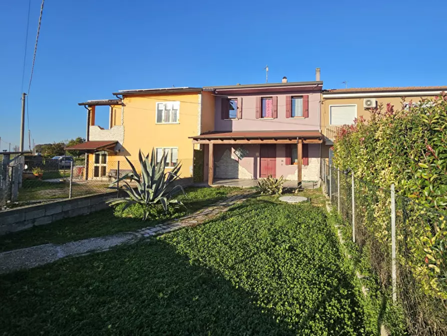 Immagine 11 di Villetta a schiera in vendita  in VIA ANTONIO VIVALDI a Sant'urbano