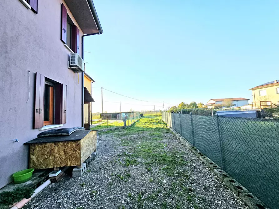 Immagine 19 di Villetta a schiera in vendita  in VIA ANTONIO VIVALDI a Sant'urbano