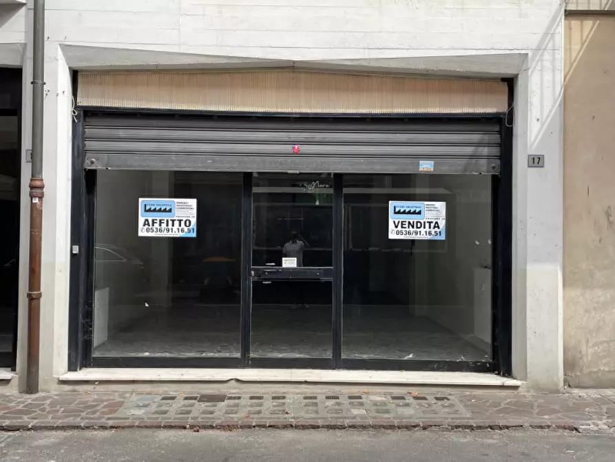 Immagine 2 di Negozio in vendita  in Via Aravecchia a Sassuolo