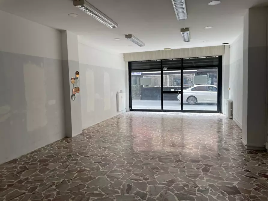 Immagine 6 di Negozio in vendita  in Via Aravecchia a Sassuolo