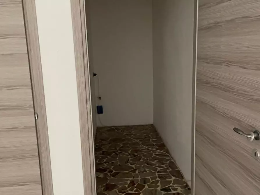 Immagine 12 di Negozio in vendita  in Via Aravecchia a Sassuolo