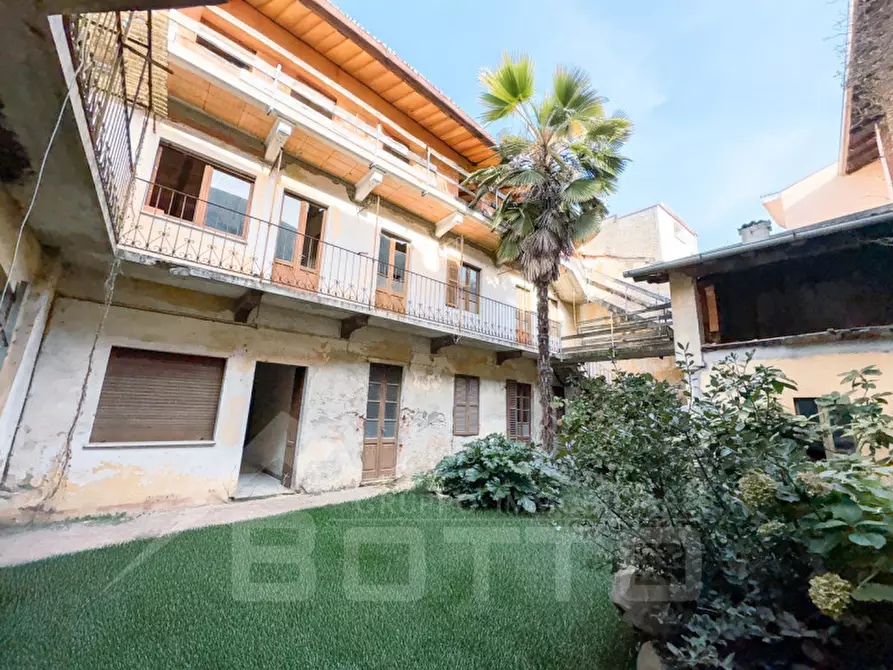 Immagine 1 di Rustico / casale in vendita  in Via Cavour 7 a Oleggio