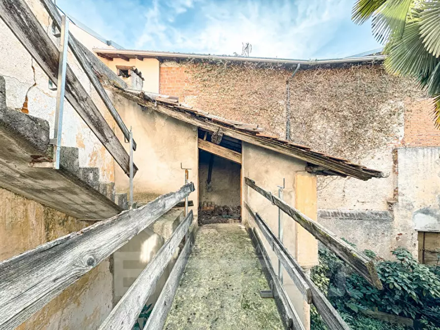 Immagine 14 di Rustico / casale in vendita  in Via Cavour 7 a Oleggio