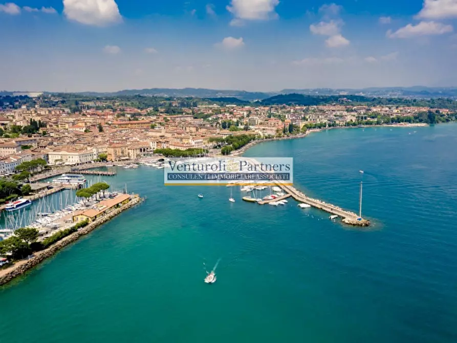 Immagine 2 di Attività commerciale in vendita  in Via Eugenio Curiel a Desenzano Del Garda