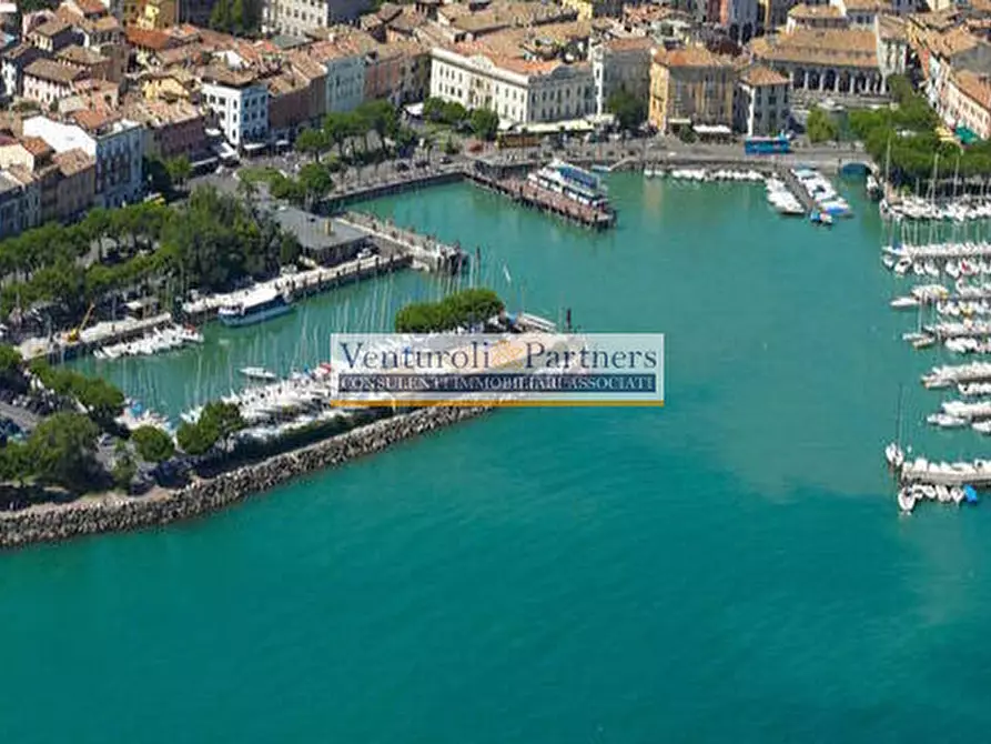 Immagine 2 di Attività commerciale in vendita  in Via Eugenio Curiel a Desenzano Del Garda