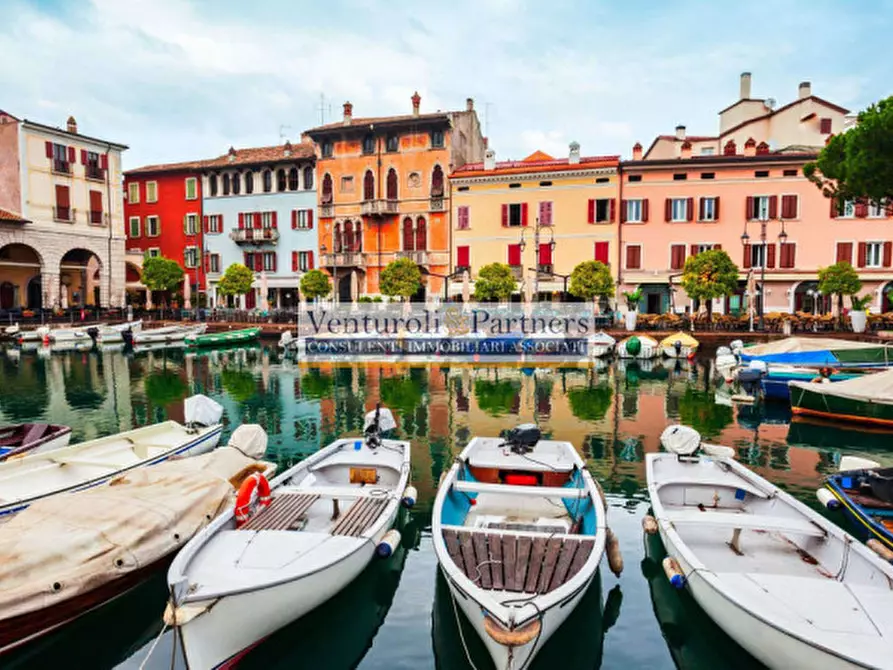 Immagine 3 di Attività commerciale in vendita  in Via Eugenio Curiel a Desenzano Del Garda
