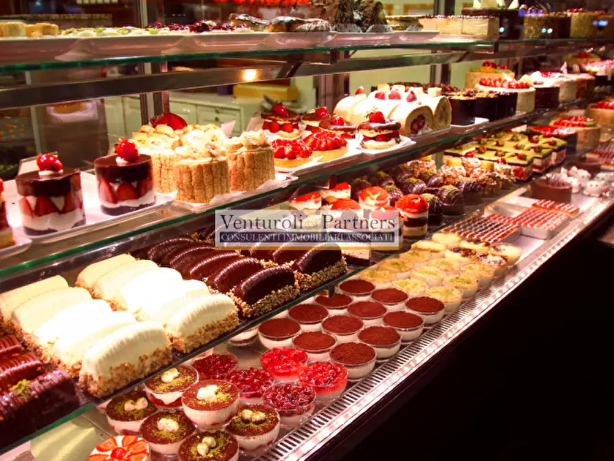 Immagine 5 di Attività commerciale in vendita  in Via Eugenio Curiel a Desenzano Del Garda