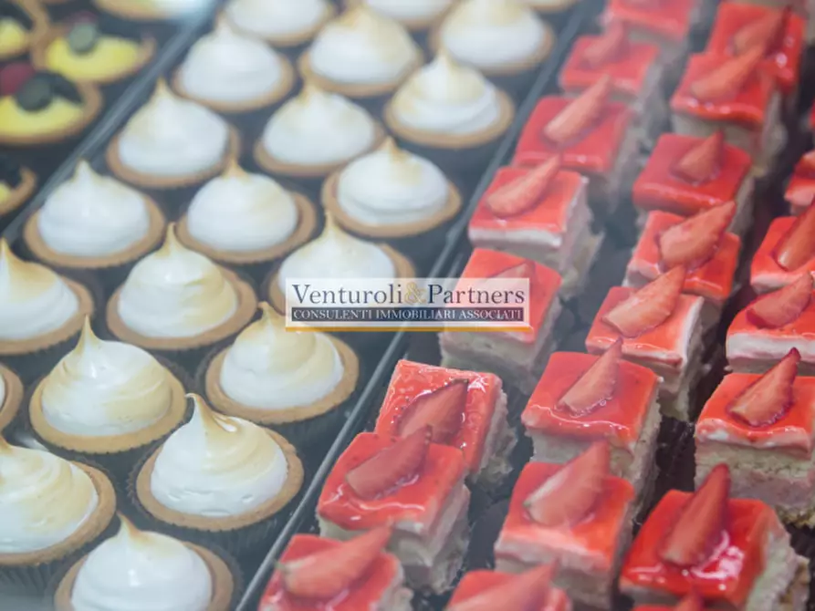 Immagine 7 di Attività commerciale in vendita  in Via Eugenio Curiel a Desenzano Del Garda