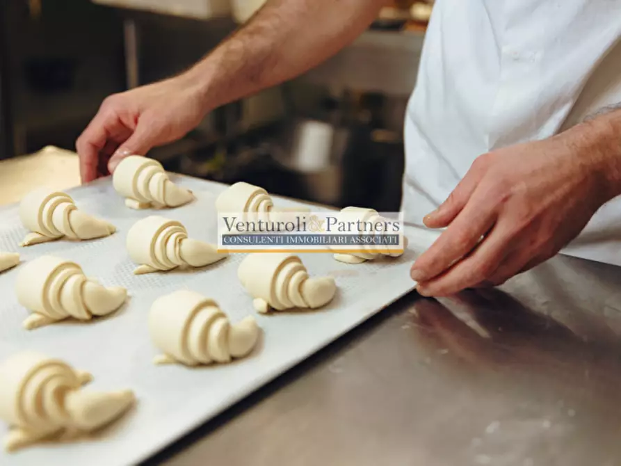 Immagine 10 di Attività commerciale in vendita  in Via Eugenio Curiel a Desenzano Del Garda