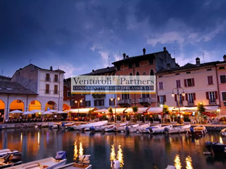 Immagine 10 di Attività commerciale in vendita  in Via Eugenio Curiel a Desenzano Del Garda