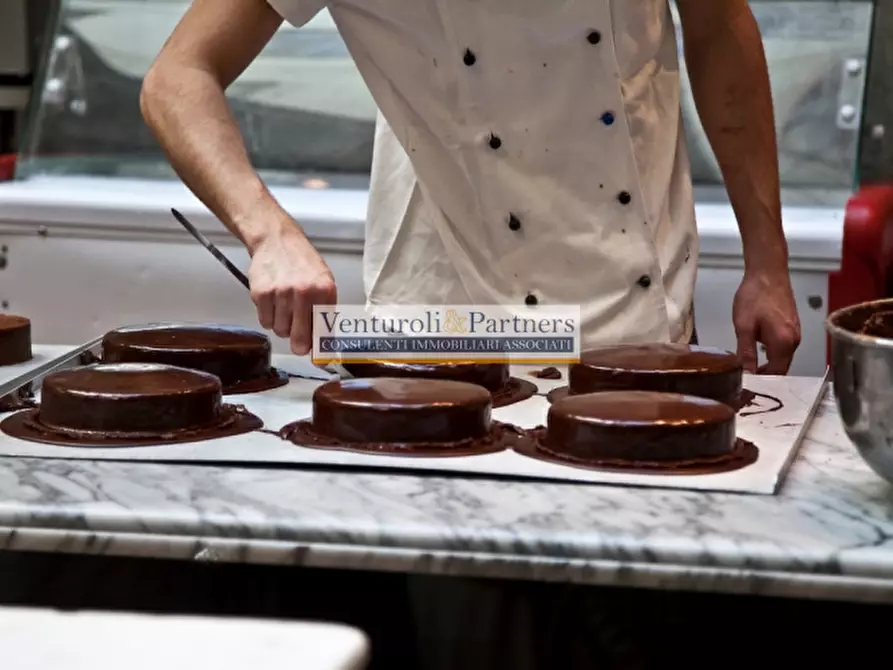 Immagine 12 di Attività commerciale in vendita  in Via Eugenio Curiel a Desenzano Del Garda