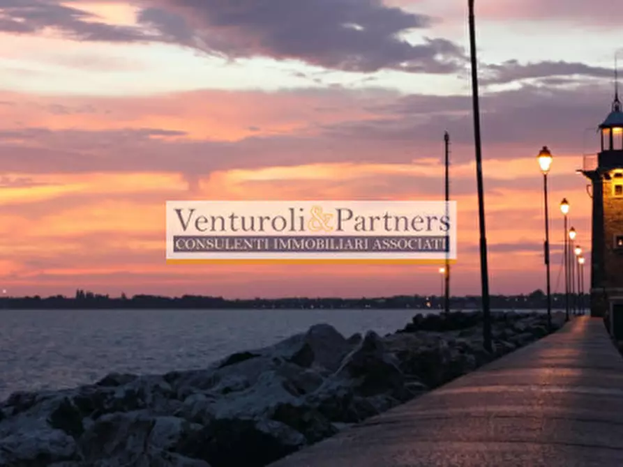 Immagine 15 di Attività commerciale in vendita  in Via Eugenio Curiel a Desenzano Del Garda