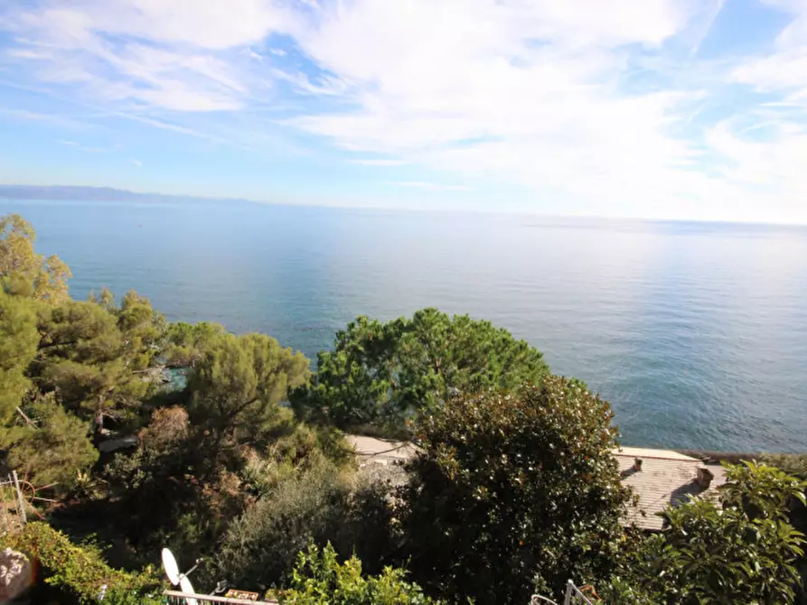 Immagine 3 di Appartamento in vendita  in via Pini d'Aleppo a Varazze