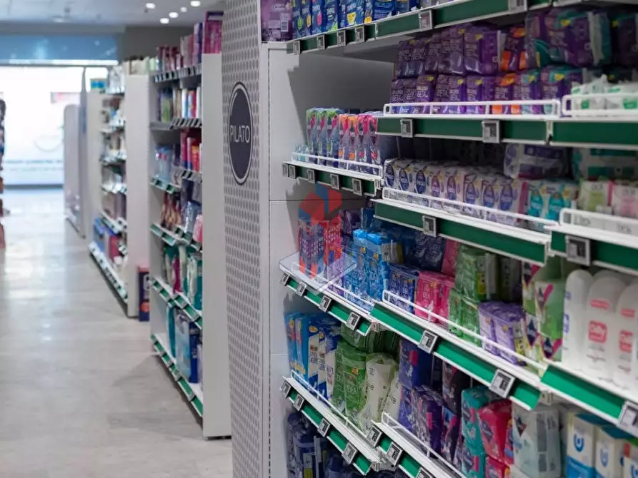 Immagine 1 di Negozio in vendita  in VIA KAGOSHIMA (PARTE ALTA,QUASI ANGOLO VIA S.STEFANO) a Napoli