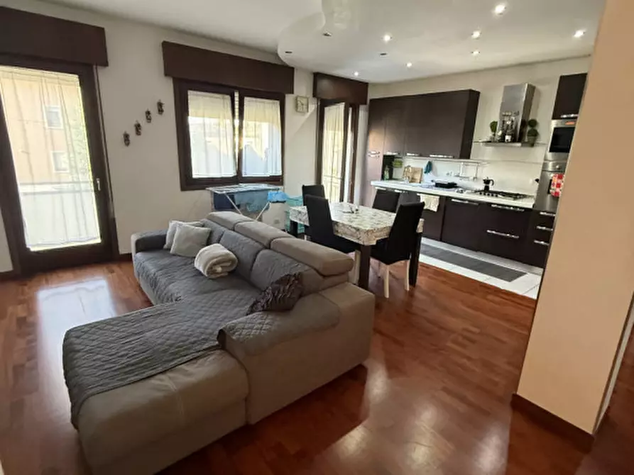 Immagine 1 di Appartamento in vendita  in vai ferrara a Venezia