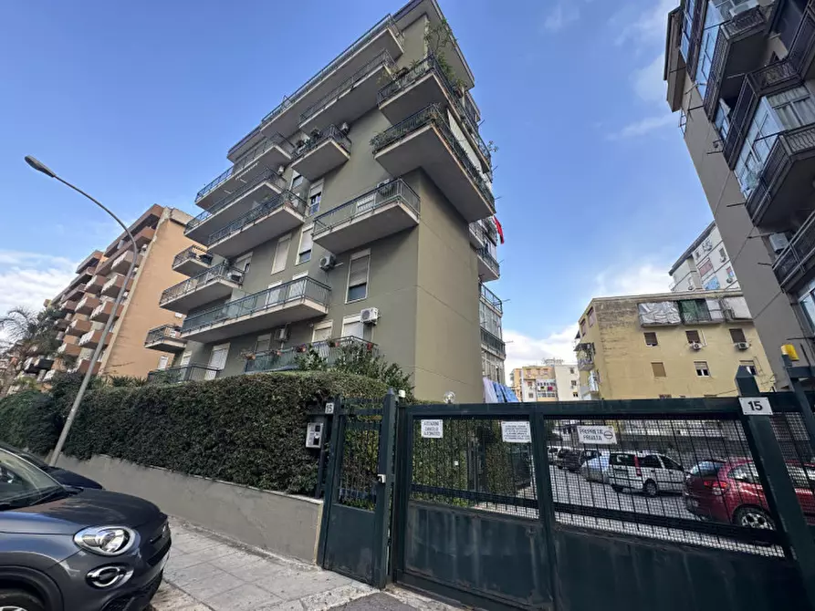 Immagine 1 di Appartamento in vendita  in Via Elia Crisafulli 15 a Palermo
