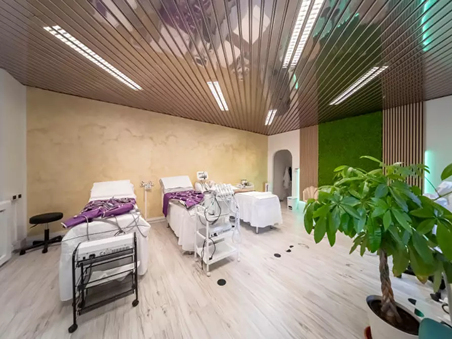 Immagine 22 di Attività commerciale in vendita  in Via Venezia a Parma