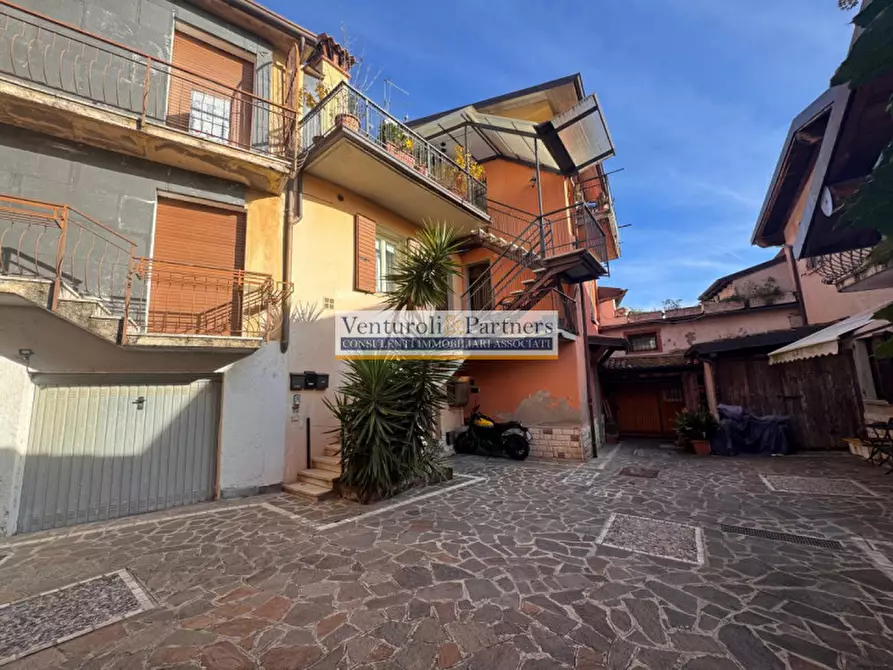 Immagine 5 di Appartamento in vendita  in via Palazzi Garibaldi a Puegnago Sul Garda