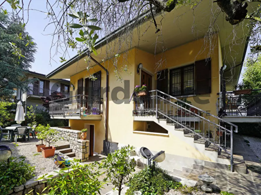 Immagine 3 di Villa in vendita  in Via Amatore Sciesa a Desenzano Del Garda