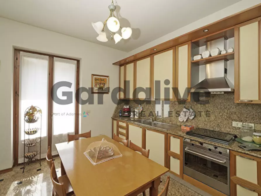 Immagine 5 di Villa in vendita  in Via Amatore Sciesa a Desenzano Del Garda