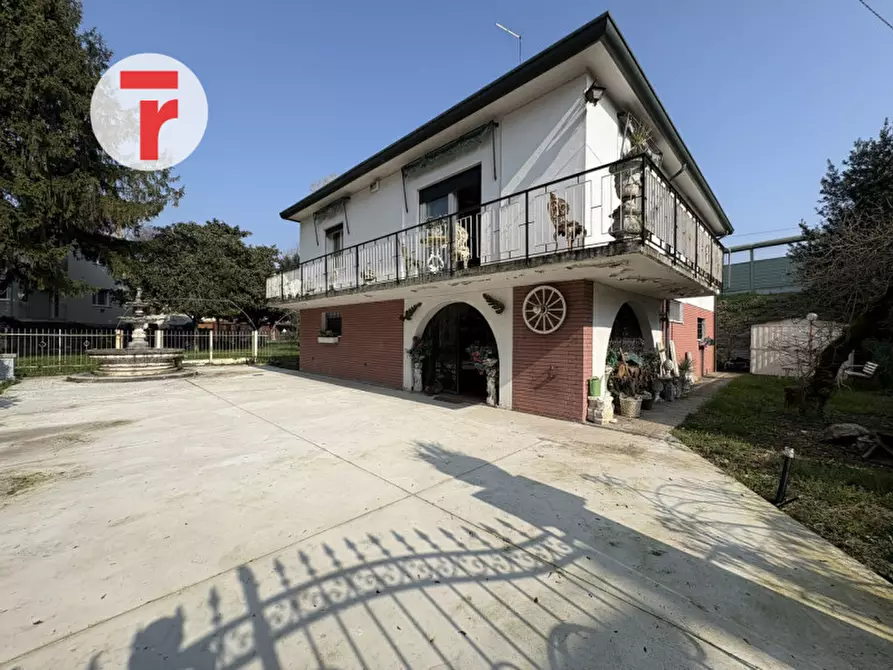 Immagine 1 di Casa indipendente in vendita  in Via Luigi Pastro a Padova