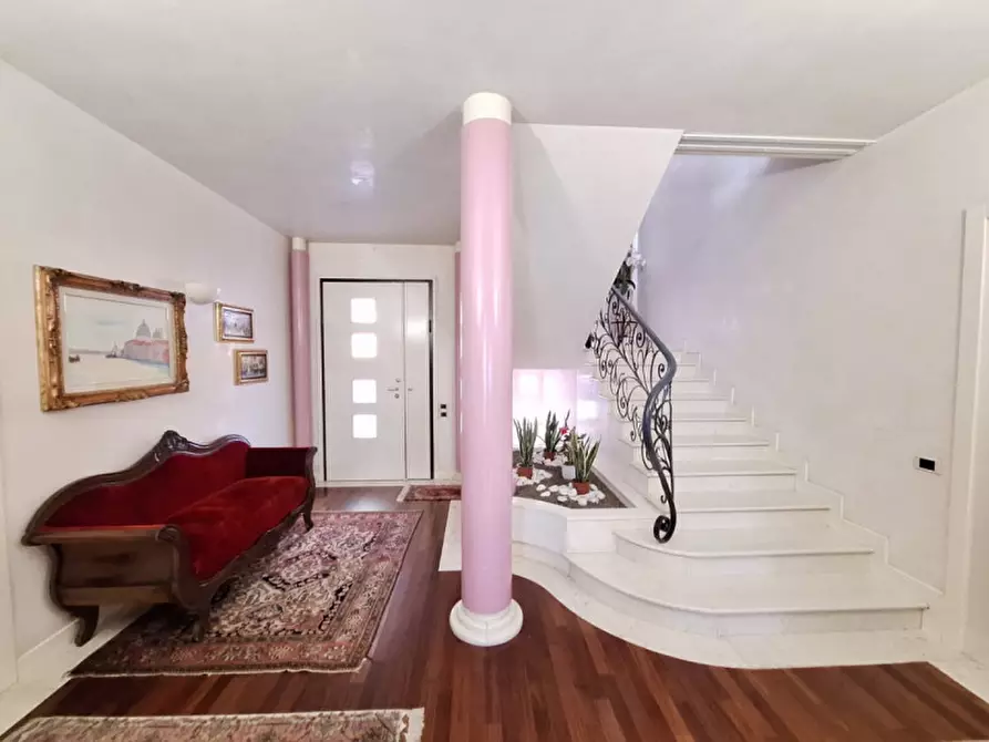 Immagine 2 di Villa in vendita  in Via Ciro Menotti a Rovigo