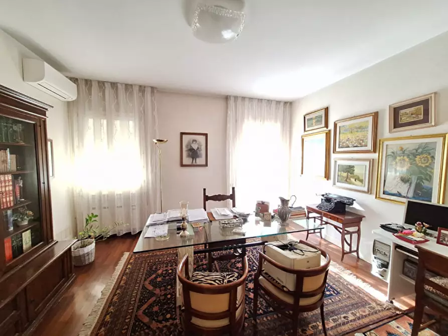 Immagine 4 di Villa in vendita  in Via Ciro Menotti a Rovigo