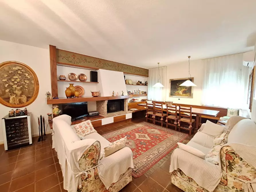Immagine 5 di Villa in vendita  in Via Ciro Menotti a Rovigo