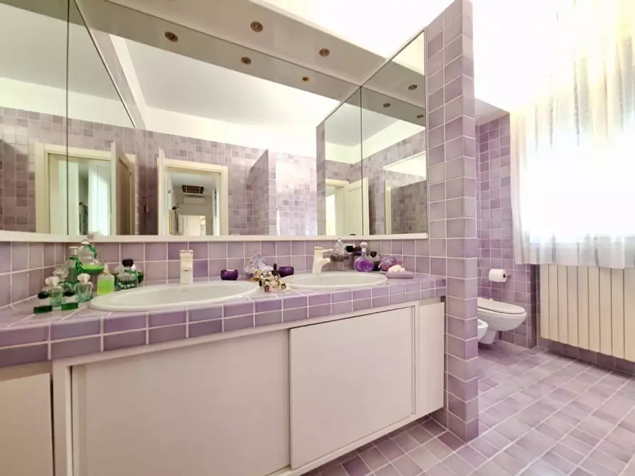 Immagine 25 di Villa in vendita  in Via Ciro Menotti a Rovigo