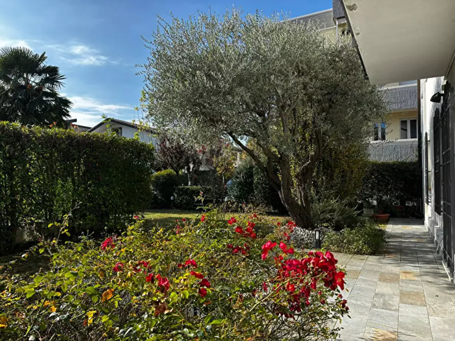 Immagine 29 di Villa in vendita  in Via Ciro Menotti a Rovigo