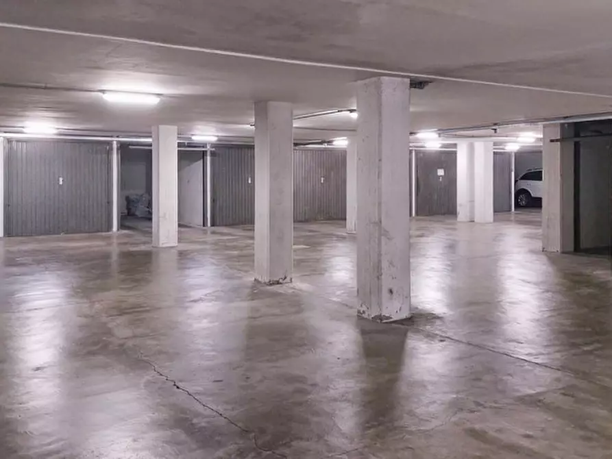 Immagine 1 di Garage in vendita  in Viale Trento 29 a Rovereto