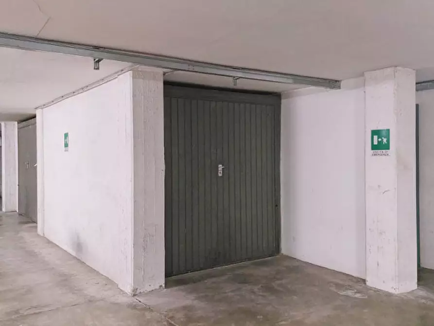 Immagine 3 di Garage in vendita  in Viale Trento 29 a Rovereto