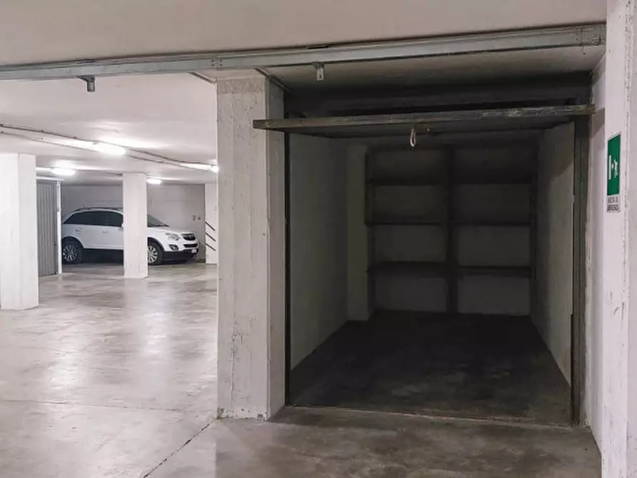 Immagine 5 di Garage in vendita  in Viale Trento 29 a Rovereto