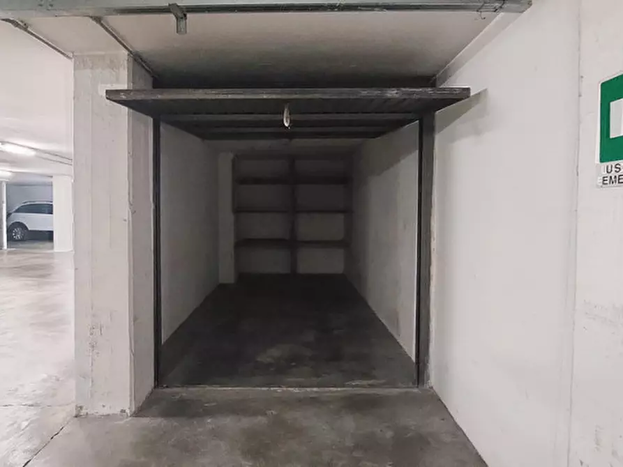Immagine 6 di Garage in vendita  in Viale Trento 29 a Rovereto