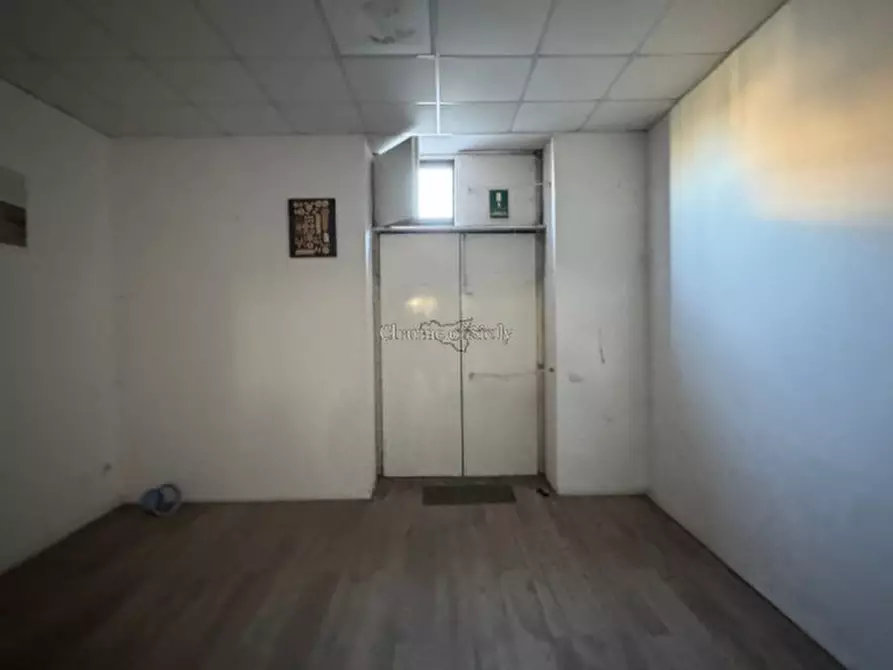 Immagine 21 di Capannone industriale in vendita  in Via Cellina a Modica