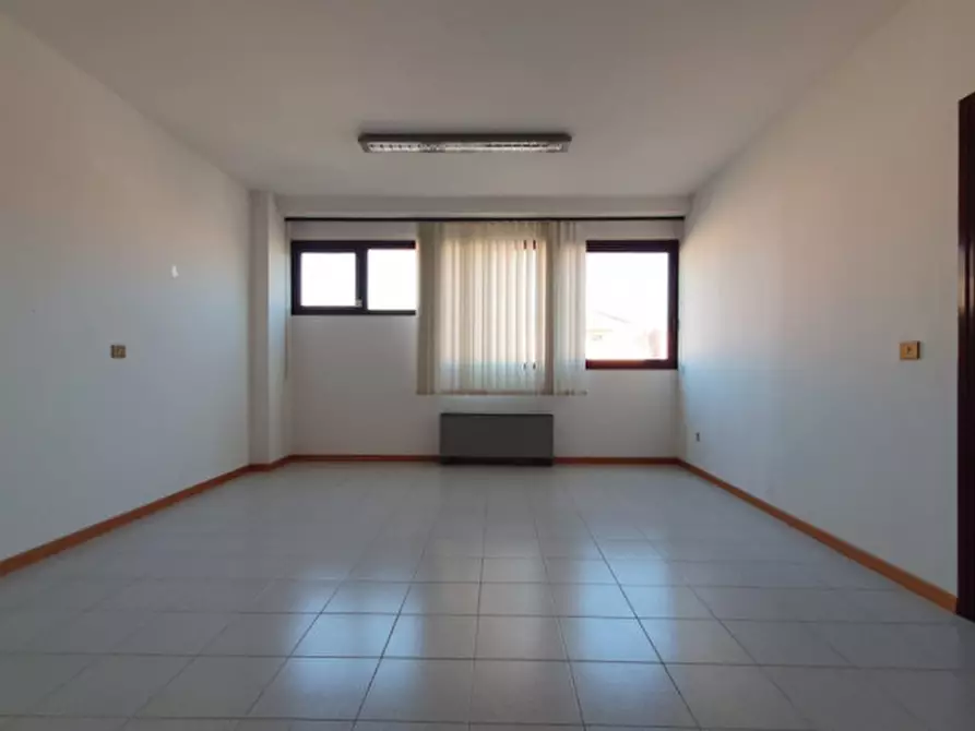 Immagine 9 di Ufficio in affitto  in VIA LA FAVORITA a Mirandola