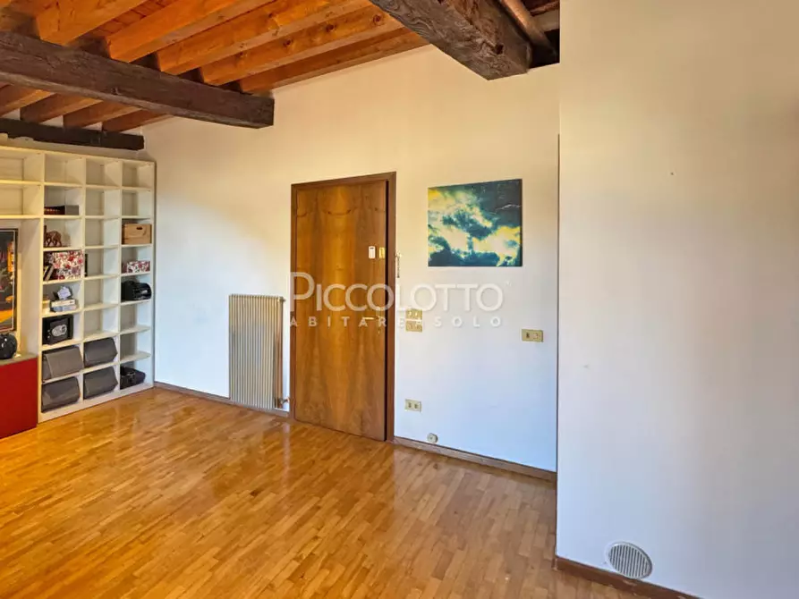 Immagine 7 di Appartamento in vendita  in via Pietro Bembo a Asolo