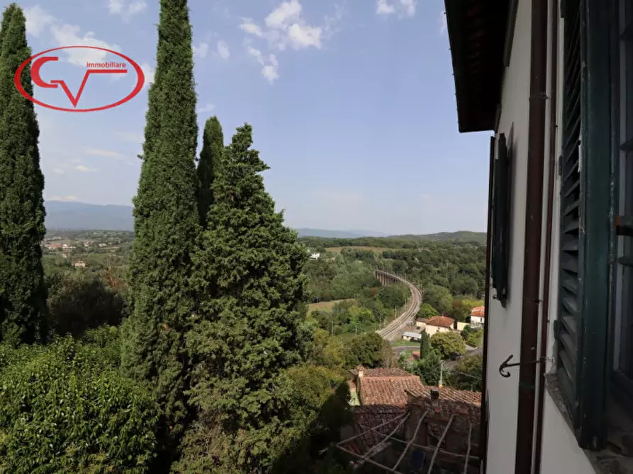 Immagine 1 di Villa in vendita  in via roma a Bucine