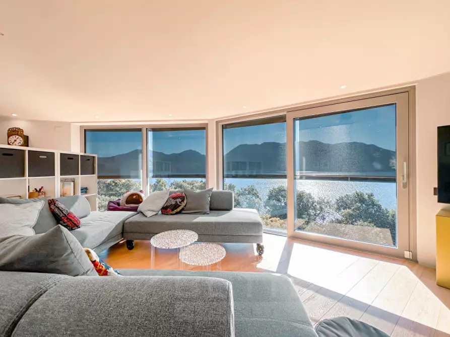 Immagine 3 di Villa in vendita  in corso risorgimento 348 a Ghiffa